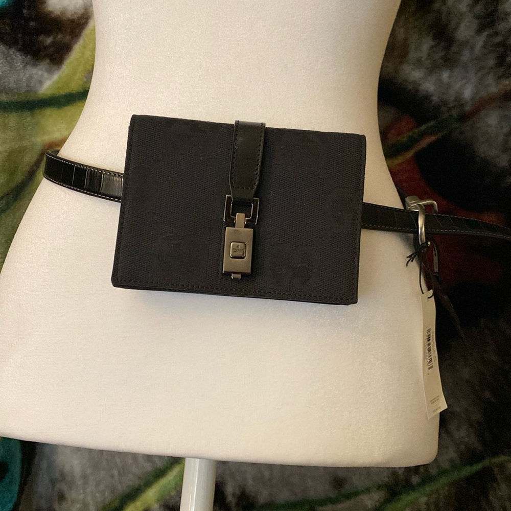 gucci belt bag, size is wallet size, you can use as belt bag, belt not included,